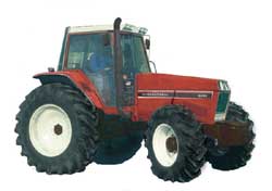 12- finition: couleur, feux, rétro, console en cabine (MX). Le tracteur est prêt pour intégrer un paysage...