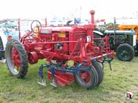 Farmall F-20 avec bineuse ventrale IH