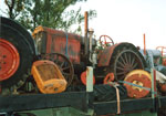Certains tracteurs ne descendent même pas du camion. Tel ce 10-20 qui nécessitera sûrement quelques heures de travail avant de figurer dans une collection