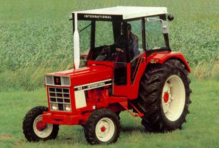 743 2RM cabine Confort 1981