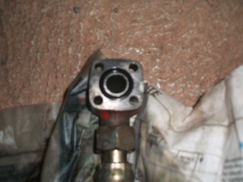 Embout durite côté pompe avec joint.jpg