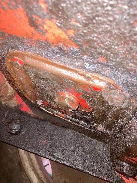 Pu...in de bouchon impossible à débloquer par manque de prise et de douille adaptée, j'ai soudé un écrou et ça marche